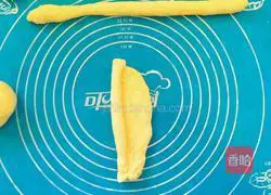 Illustration of how to make garland cheese bread (soup) 12