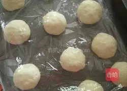 Illustration of how to make bean paste bread 8