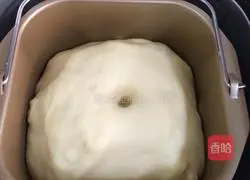 Illustration of how to make meat floss sausage bread 3