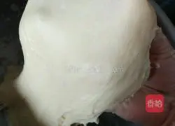 Illustration of how to make brushed golden buns 2