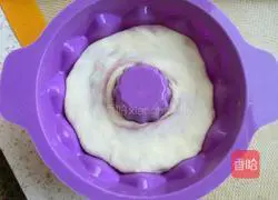 Illustration of how to make colorful bagels 11