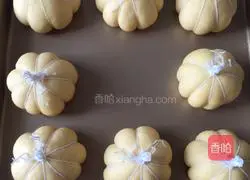 Red beans Illustration of making sand pumpkin bread 17