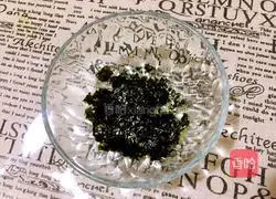 Illustration of how to make seaweed and meat floss bread 9