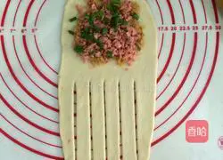 Illustration of how to make meat floss sausage bread 7