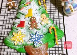 Illustration of how to make Christmas tree bread 12