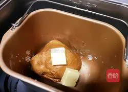 Illustration of how to make healthy brown sugar and red date bread 4