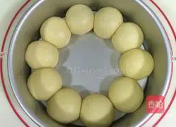 Illustration of how to make seaweed and meat floss bread 9