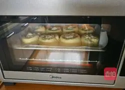 Illustration of how to make Danish crispy bread rolls 17