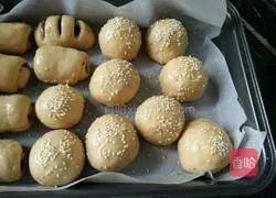 Illustration of how to make whole wheat buns (bean paste filling) 12