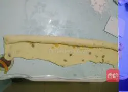 Illustration of how to make orange bread rolls 7