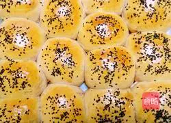 Illustration of how to make black sesame and purple potato yam bread 12