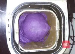 Illustration of how to make purple sweet potato bread 6