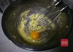 Blackcurrant Coconut Wreath Bread Recipe Illustration 5