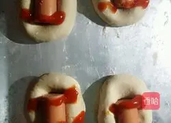 Illustration of how to make ham sausage and black pepper salad dressing bread 5