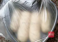 Illustration of how to make heart-shaped bread (without butter) 10