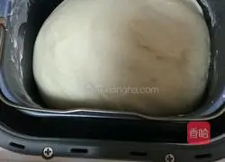 Illustration of how to make meat floss rolls 2