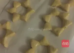 Illustration of how to make sunflower breakfast bagels 13