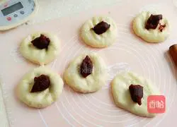 How to make bean paste bread Illustration 5