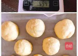 Illustration of making soft onion and meat floss bread 6