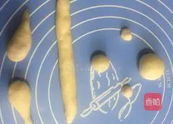 Illustration of how to make Santa Claus bread 8