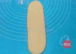 Illustration of how to make braided cranberry crispy bread 5