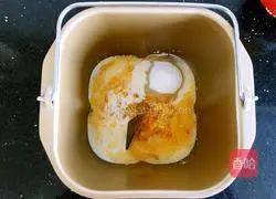 Illustration of how to make orange bread rolls 3