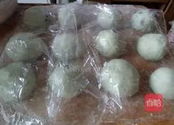 Illustration of how to make milk bread with blueberry chocolate filling 2