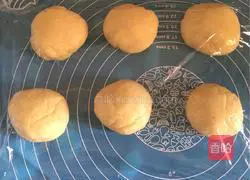 Illustration of how to make fruit cheese bread 7