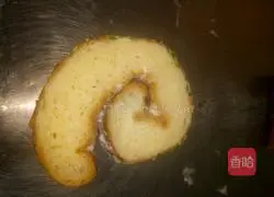 Illustration of how to make meat floss rolls 6