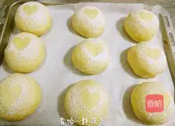 Illustration of how to make love buns 16