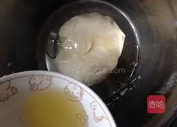 Illustration of how to make butter-free meat floss bread 8