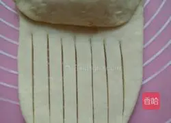 Illustration of how to make meat floss bread 7