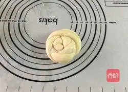 Illustration of how to make light butter bread 10