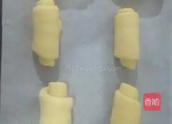 Illustration of how to make butter buns 3