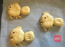Illustration of how to make cartoon fish bread 14