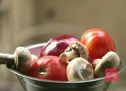 Illustration of how to make tomato and mushroom pasta 2