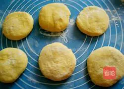 Illustration of how to make pumpkin bean paste bread 8
