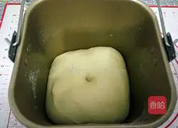 Illustration of how to make rose cheese bread 9