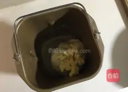 Illustration of how to make meat floss rolls 3