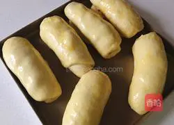 Illustration of how to make scallion, meat floss, ham and cheese bread 14