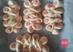 Illustration of how to make ham bread 8