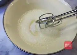 Illustration of how to make eight-inch chiffon cake 9