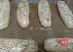 Illustration of how to make meat floss bread 5