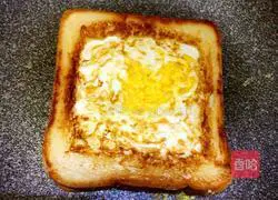 Illustration of how to make breakfast egg and cheese bread 9
