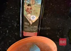 Illustration of how to make toast with tomato sauce 3