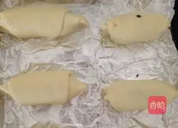 Illustration of how to make yogurt bread with seaweed filling and red bean paste filling 9