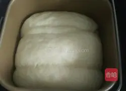 Illustration of how to make bread with a bread machine 9