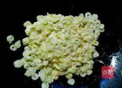 Illustration of how to make braised beans and noodles 3