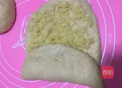 Illustration of how to make coconut bread 13