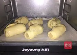 Sausage Bread Recipe Illustration 13